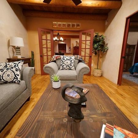 Magical Santa Fe Stay, Minutes From Town Square, Sleeps 4, Includes Free Parking And Outdoor Hot Tub! Extérieur photo