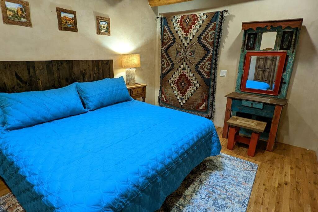 Magical Santa Fe Stay, Minutes From Town Square, Sleeps 4, Includes Free Parking And Outdoor Hot Tub! Extérieur photo