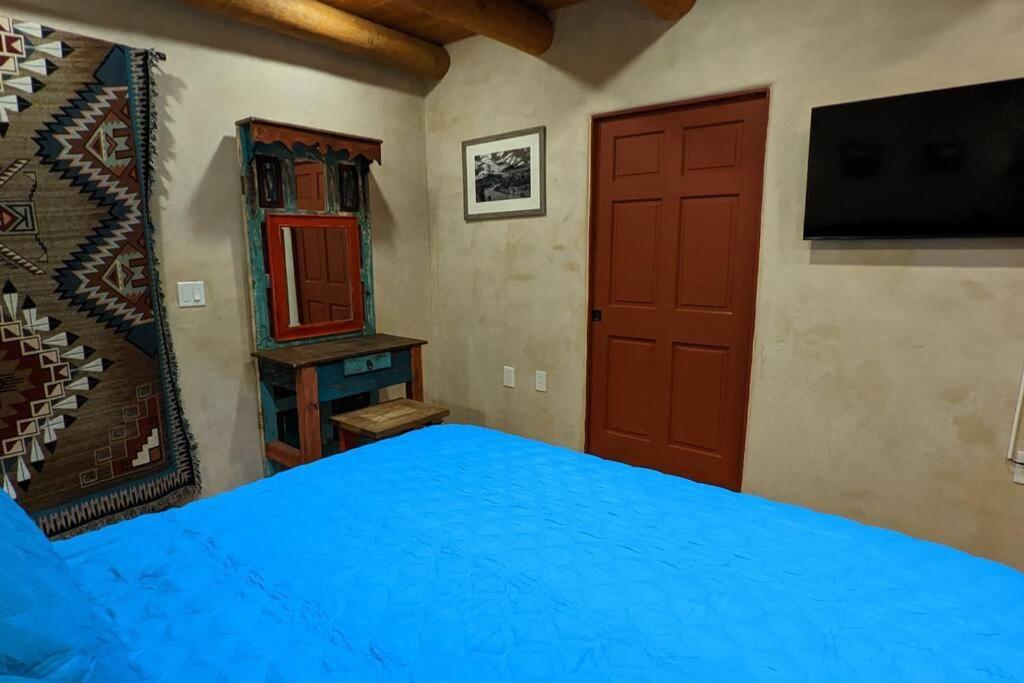 Magical Santa Fe Stay, Minutes From Town Square, Sleeps 4, Includes Free Parking And Outdoor Hot Tub! Extérieur photo