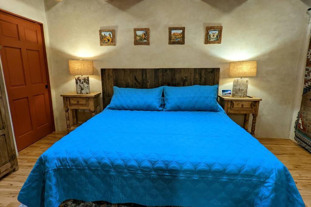 Magical Santa Fe Stay, Minutes From Town Square, Sleeps 4, Includes Free Parking And Outdoor Hot Tub! Extérieur photo