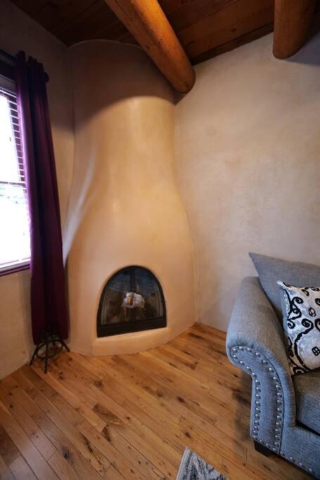 Magical Santa Fe Stay, Minutes From Town Square, Sleeps 4, Includes Free Parking And Outdoor Hot Tub! Extérieur photo