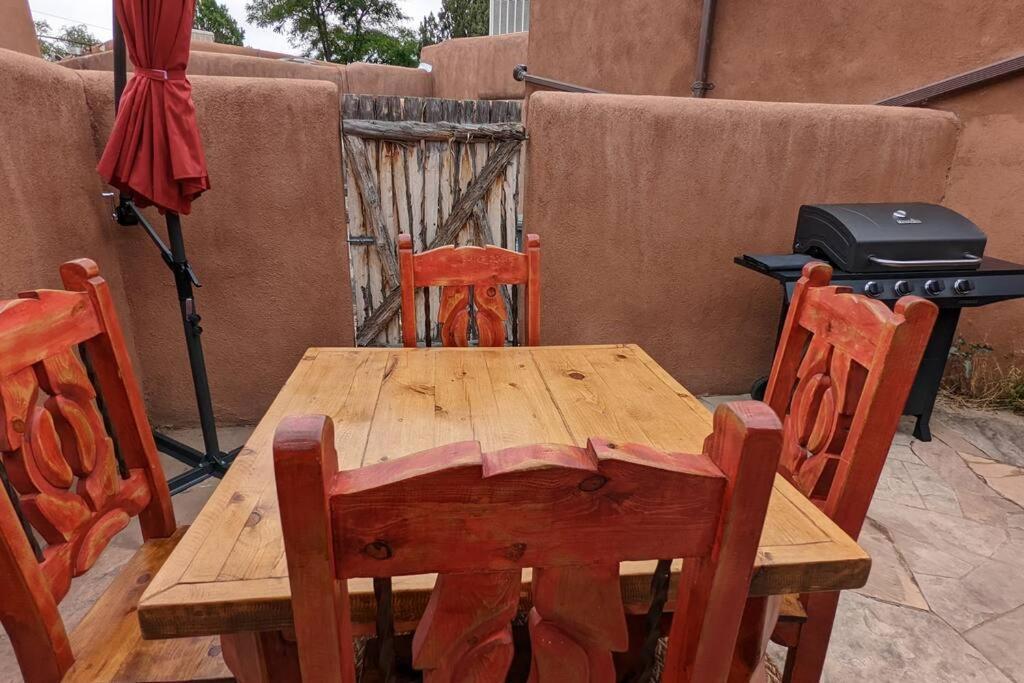 Magical Santa Fe Stay, Minutes From Town Square, Sleeps 4, Includes Free Parking And Outdoor Hot Tub! Extérieur photo