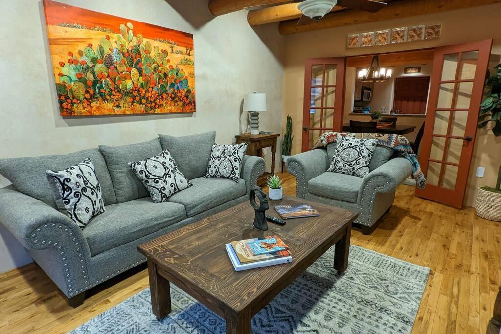 Magical Santa Fe Stay, Minutes From Town Square, Sleeps 4, Includes Free Parking And Outdoor Hot Tub! Extérieur photo