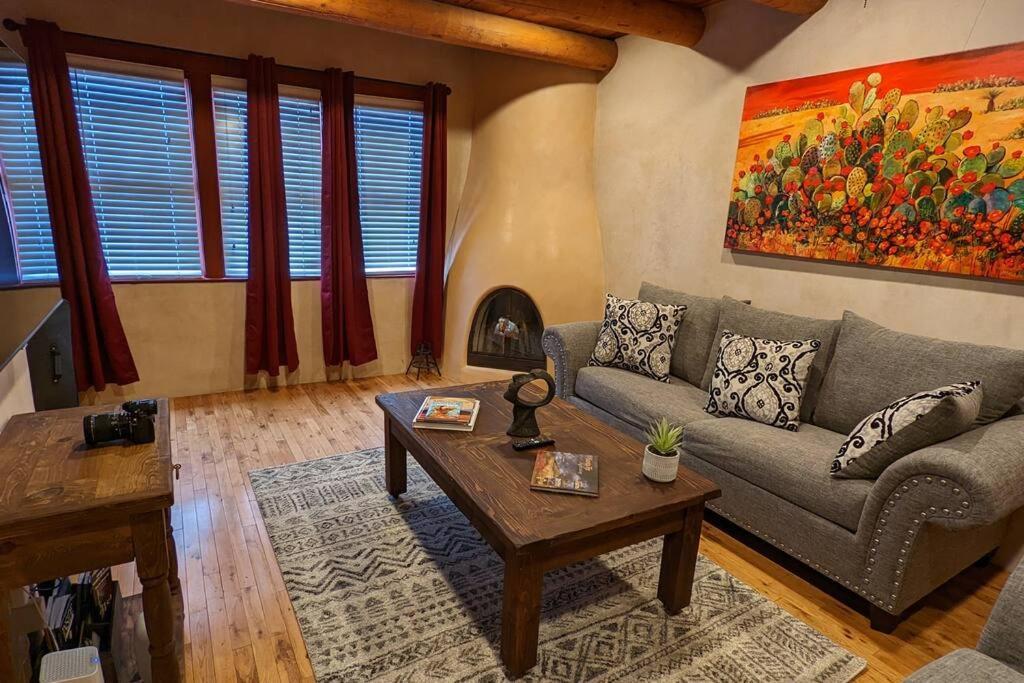Magical Santa Fe Stay, Minutes From Town Square, Sleeps 4, Includes Free Parking And Outdoor Hot Tub! Extérieur photo