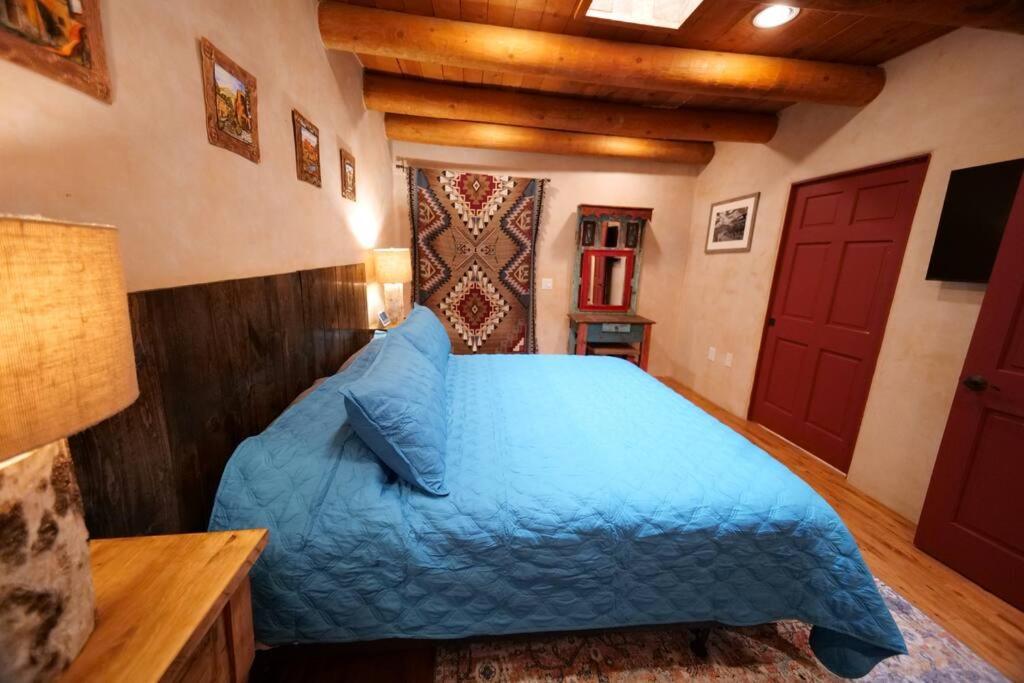 Magical Santa Fe Stay, Minutes From Town Square, Sleeps 4, Includes Free Parking And Outdoor Hot Tub! Extérieur photo