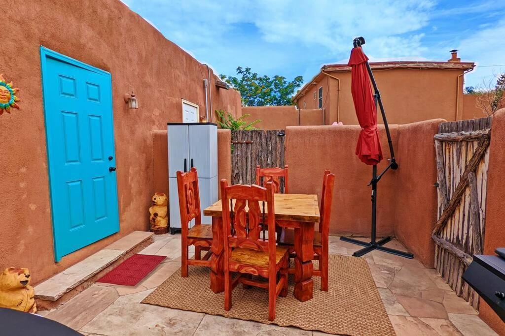 Magical Santa Fe Stay, Minutes From Town Square, Sleeps 4, Includes Free Parking And Outdoor Hot Tub! Extérieur photo