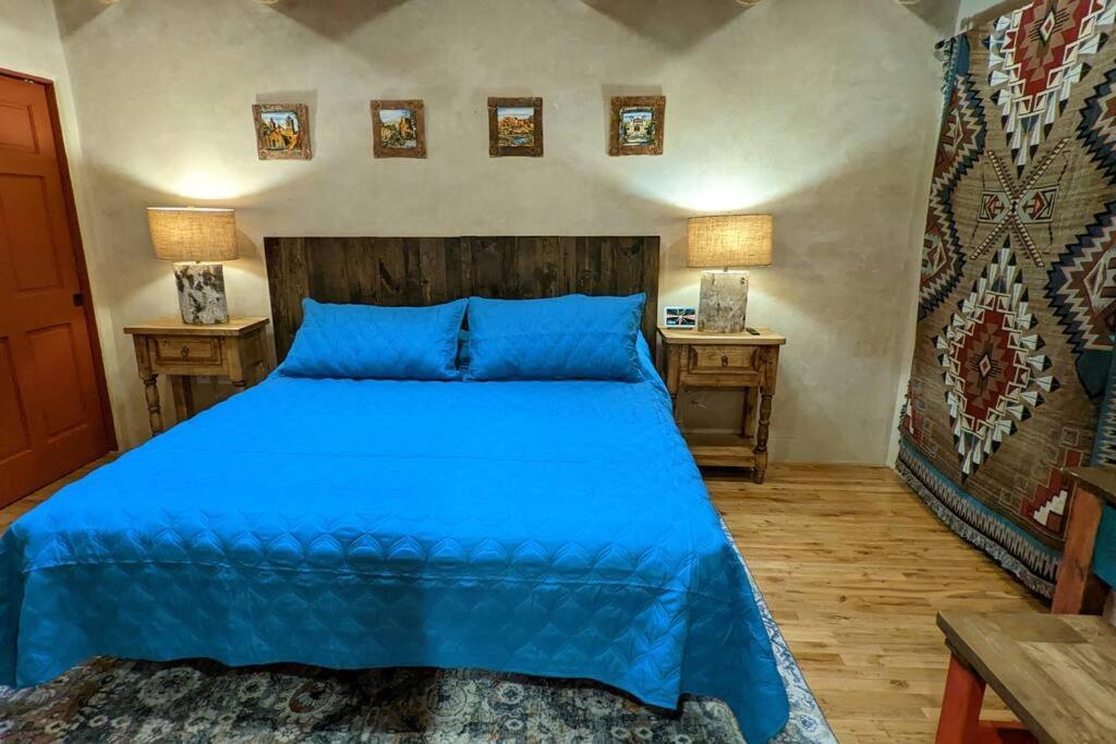 Magical Santa Fe Stay, Minutes From Town Square, Sleeps 4, Includes Free Parking And Outdoor Hot Tub! Extérieur photo